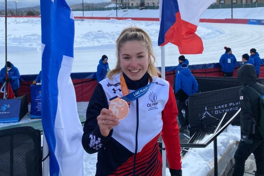 Nejdřív krásně potom rychle. Veronika Antošová z Brna se do sedmnácti let věnovala krasobruslení, potom vyměnila brusle na rychlejší a v sezoně 22/23 dokonce dosáhla na celkové druhé místo z tratě dlouhé 1000m v hodnocení světového poháru. dnes slaví 25 let.  Foto MUNI