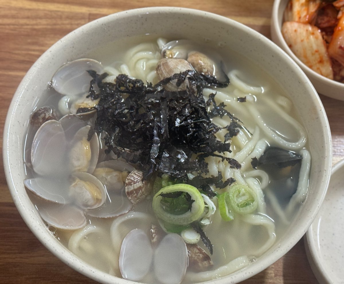 몇년만에 오는지. 비오는 날엔 칼국수