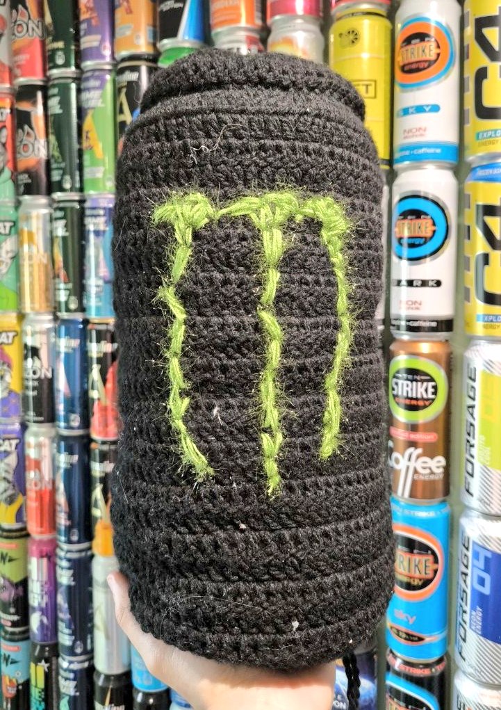 セーターのモンスターエナジー