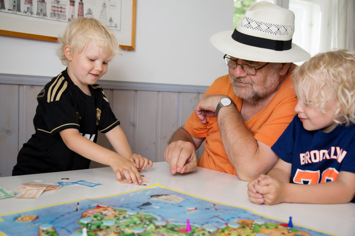 AmbFinlandePAR's tweet image. La retraite en #Finlande: La pension peut être demandée à partir de 64 à 67 ans, selon l&apos;année de naissance. Il est possible de partir plus tôt avec une pension réduite ou plus tard avec une pension augmentée. Nés en 1965 ou+, l&apos;âge de la retraite est lié à l&apos;espérance de vie.