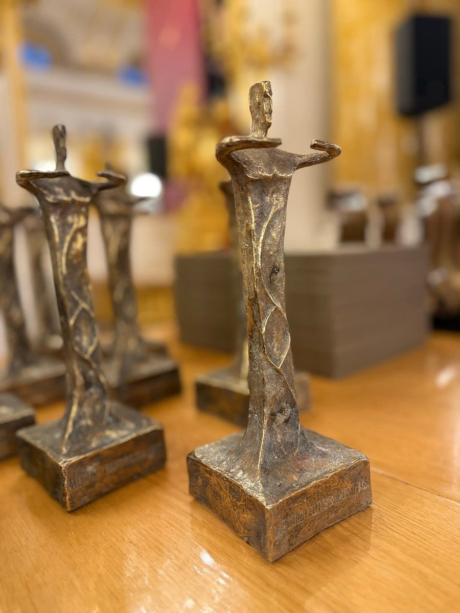 OIP_Bydgoszcz's tweet image. 🏆 Wczoraj na 🏰 Zamku Królewskim w Warszawie odbyła się gala PIP! 
Był tam nasz p.o. Okręgowego Inspektora Pracy, Sylwia Krawczyk, a Ewikor Construction sp. z o.o. z naszego województwa zdobyła statuetkę i trafiła na Złotą Listę Pracodawcow! 👏 #PIP #BezpiecznaPraca #Gala