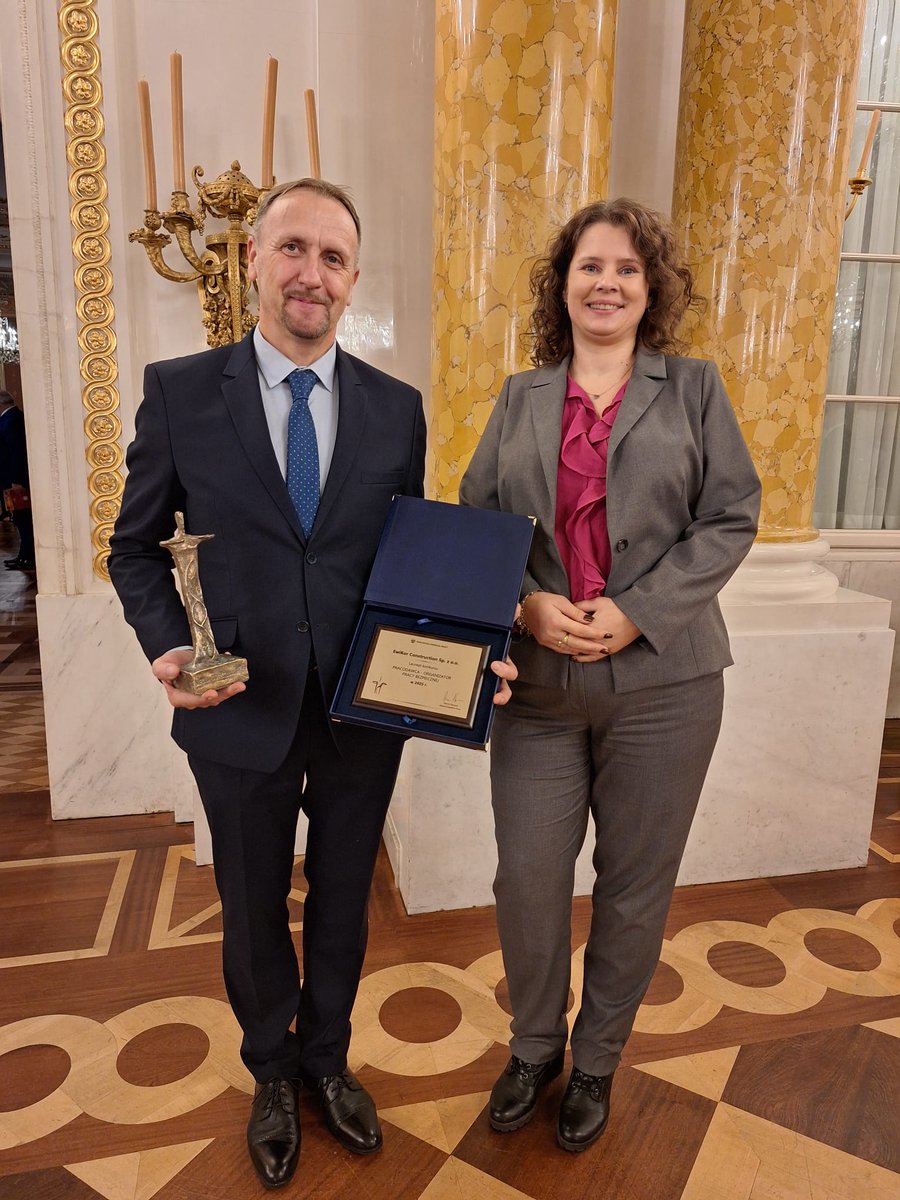 OIP_Bydgoszcz's tweet image. 🏆 Wczoraj na 🏰 Zamku Królewskim w Warszawie odbyła się gala PIP! 
Był tam nasz p.o. Okręgowego Inspektora Pracy, Sylwia Krawczyk, a Ewikor Construction sp. z o.o. z naszego województwa zdobyła statuetkę i trafiła na Złotą Listę Pracodawcow! 👏 #PIP #BezpiecznaPraca #Gala