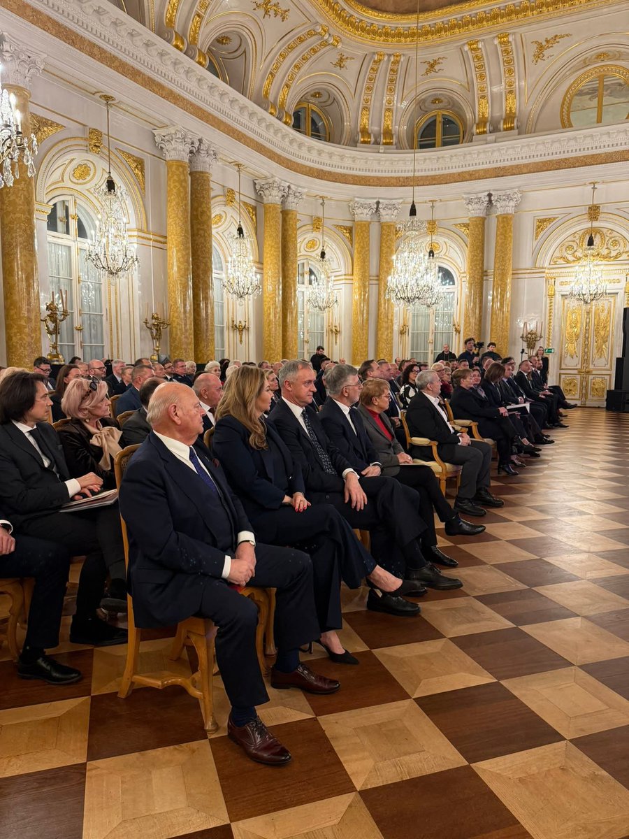 OIP_Bydgoszcz's tweet image. 🏆 Wczoraj na 🏰 Zamku Królewskim w Warszawie odbyła się gala PIP! 
Był tam nasz p.o. Okręgowego Inspektora Pracy, Sylwia Krawczyk, a Ewikor Construction sp. z o.o. z naszego województwa zdobyła statuetkę i trafiła na Złotą Listę Pracodawcow! 👏 #PIP #BezpiecznaPraca #Gala