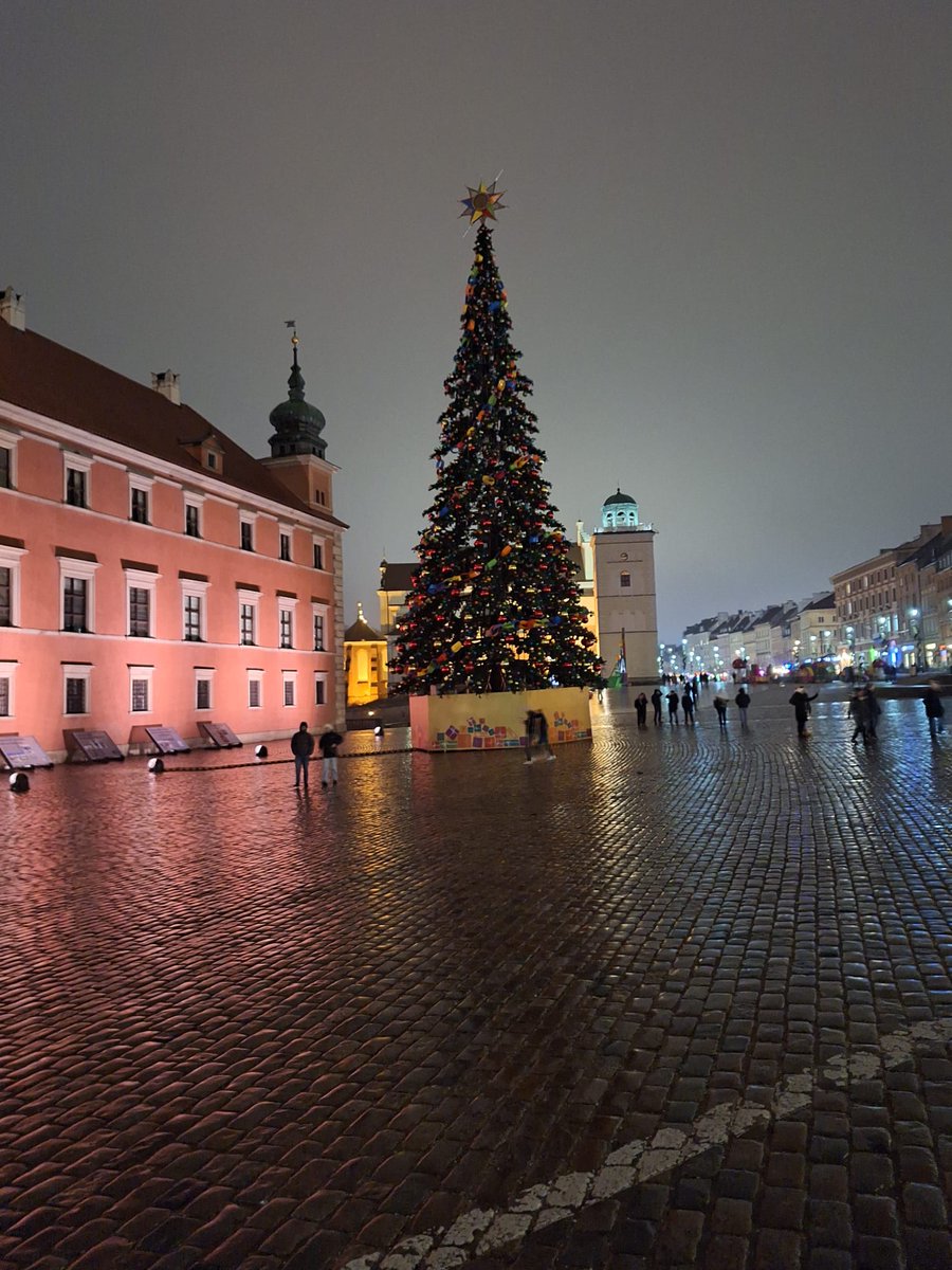 OIP_Bydgoszcz's tweet image. 🏆 Wczoraj na 🏰 Zamku Królewskim w Warszawie odbyła się gala PIP! 
Był tam nasz p.o. Okręgowego Inspektora Pracy, Sylwia Krawczyk, a Ewikor Construction sp. z o.o. z naszego województwa zdobyła statuetkę i trafiła na Złotą Listę Pracodawcow! 👏 #PIP #BezpiecznaPraca #Gala