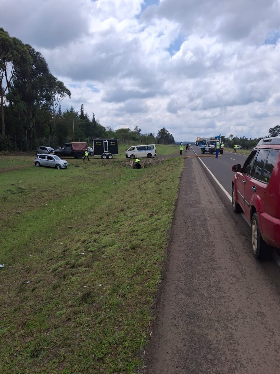 ntsa_kenya's tweet image. A joint NTSA/NPS enforcement operation is underway along the Naromoru–Nanyuki route. #UsalamaBarabarani #HarakatiZanguUsalamaWangu