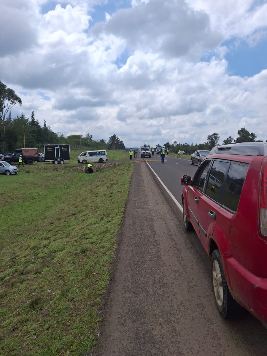 ntsa_kenya's tweet image. A joint NTSA/NPS enforcement operation is underway along the Naromoru–Nanyuki route. #UsalamaBarabarani #HarakatiZanguUsalamaWangu