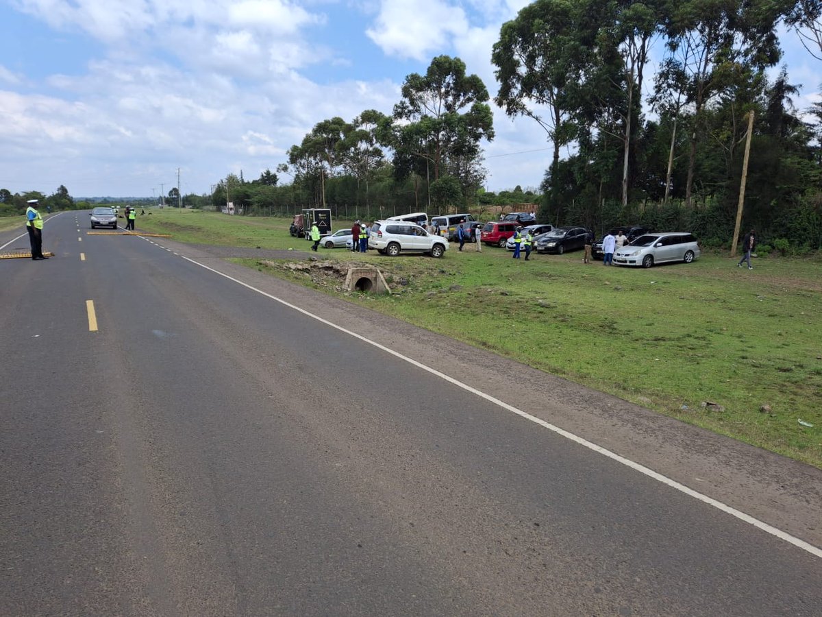 ntsa_kenya's tweet image. A joint NTSA/NPS enforcement operation is underway along the Naromoru–Nanyuki route. #UsalamaBarabarani #HarakatiZanguUsalamaWangu