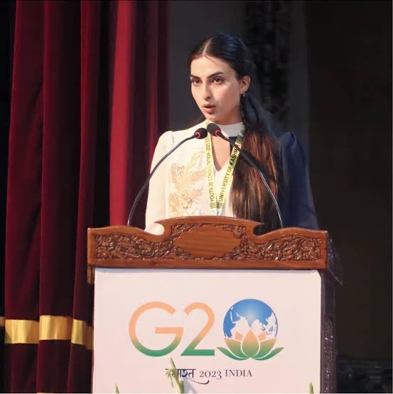 Pranit More History - Do Vegans give blo*job ?

Farrhana Bhatt History - Reprsenting her nation  at G20 internationally 

What content do you think is best for Indians 🇮🇳 to be appreciated ?

#FarrhanaBhatt #BiggBoss19 #PranitMore