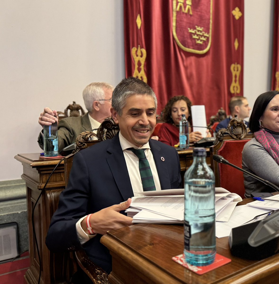 MCCartagena_ct's tweet image. MC con la afición del Efesé 🖤🤍

✅Aprobada la moción de @JeGiGa para exigir a la propiedad del club que aclaren la situación económica, jurídica y estructural del @FCCartagena_efs, así como su proyecto de futuro y un plan de viabilidad ⚽️👏🏼