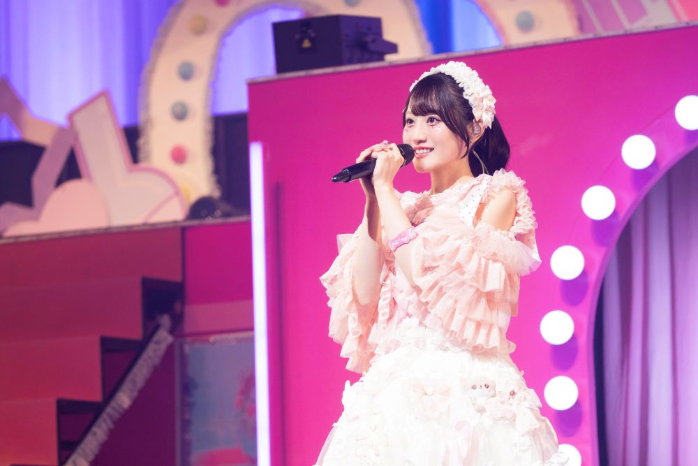 seigura's tweet photo. 『小倉 唯 LIVE TOUR 2025「Love♡Ratory」』のライブレポートをお届け💜
小倉唯ちゃんの魅力がたっぷり詰まった実験的なステージに🥼🧪

唯ちゃんが表紙を飾る電子限定版の声グラ12月号も発売ちゅっ💓

https://t.co/Cuc3O2IHz1

#小倉唯 #小倉唯ライブツアー2025 #Loveratory #ラブラトリー https://t.co/zAfqsC78UH