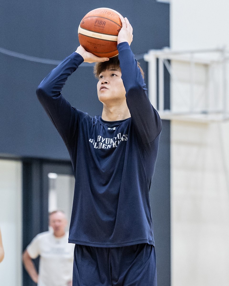 RyukyuKings's tweet image. 【メディア情報】
本日11/27(木)午後6時10分からNHK沖縄にて放送の「おきなわHOTeye」では、#18 脇真大選手、桶谷大HCのインタビューが放送されます！ぜひご覧ください！

日程：午後6時10分〜　
番組名：おきなわHOTeye

▽試合日程
goldenkings.jp/game-list/2025…