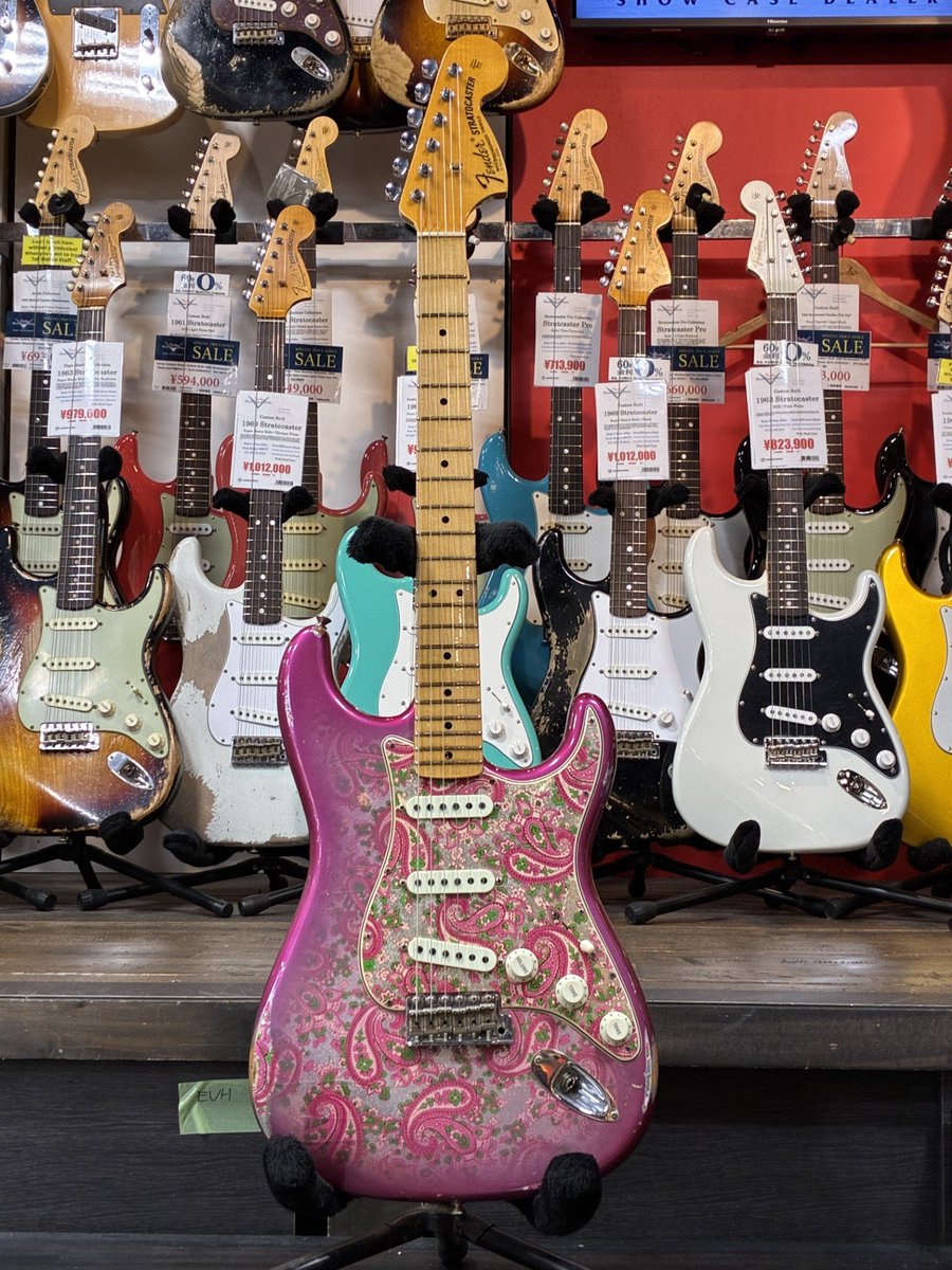 中古エレキ］ ピンクペイズリー柄の ＃ストラト が中古で入荷