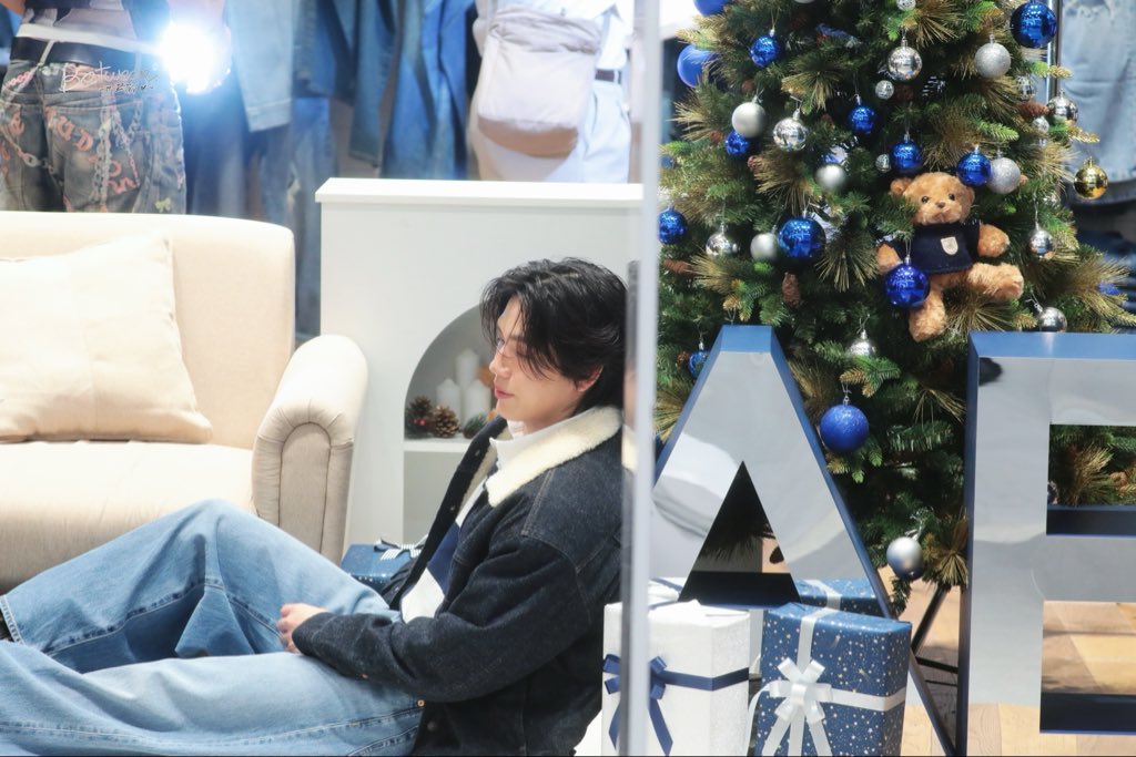 betweenTayNew's tweet image. Christmas vibes 🎄@new_thitipoom 

TAYNEW WITH AMERICAN EAGLE
#AmericanEagleTH #AEJeans
#Newwiee #Taynew #เตนิว