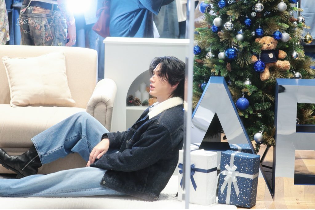 betweenTayNew's tweet image. Christmas vibes 🎄@new_thitipoom 

TAYNEW WITH AMERICAN EAGLE
#AmericanEagleTH #AEJeans
#Newwiee #Taynew #เตนิว