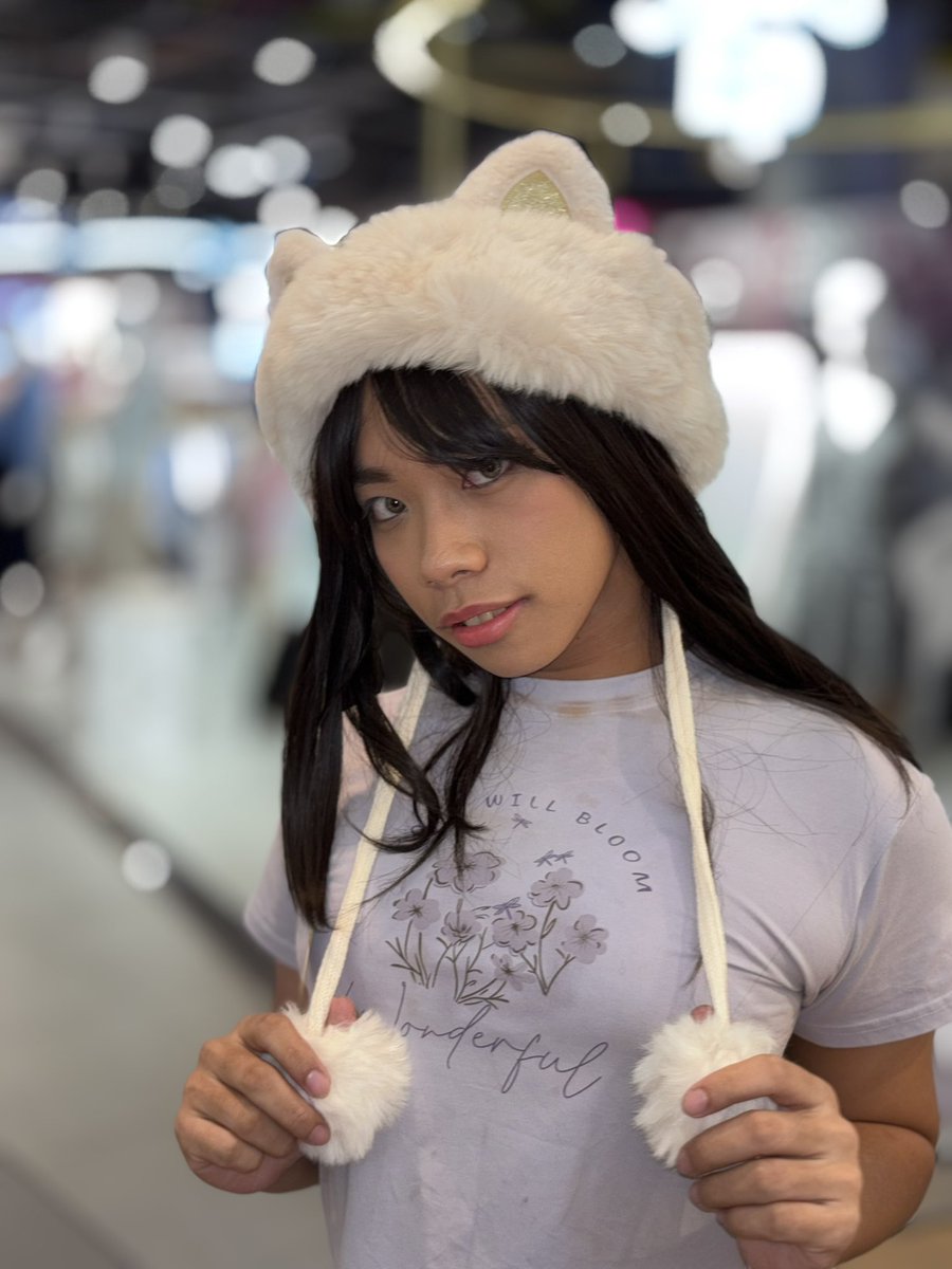 N1koLynn's tweet photo. Lil trip to the mall… https://t.co/623XGVWvAm
