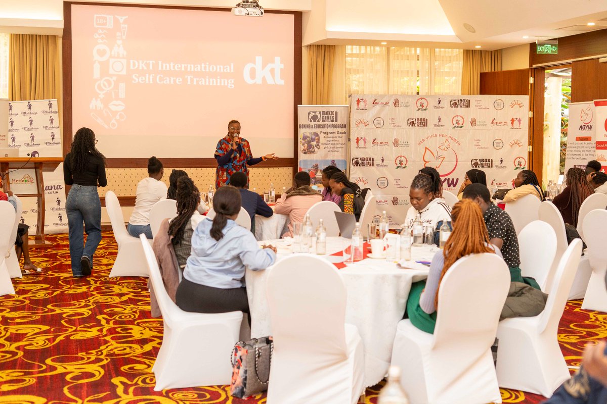 Polycom Girls 💛💙💖 tweet media