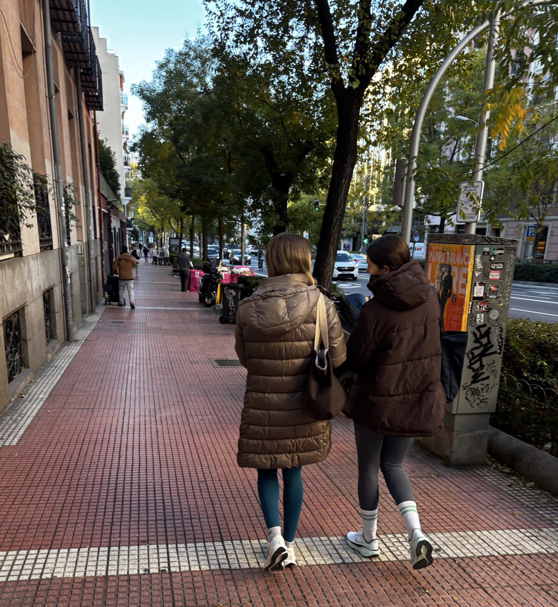juandimc's tweet photo. El triángulo Oysho, teletrabajo y barré https://t.co/LCTsdNocaJ