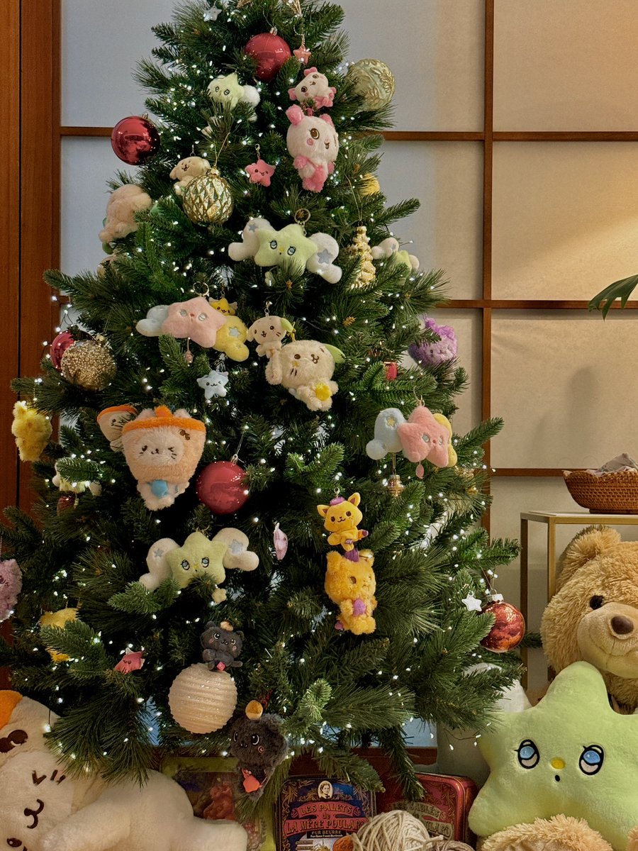 dancing_nek0's tweet image. 크리스마스가 얼마 안남았길래 트리 꺼내옴🎄
트리라고 쓰고 위시돌 거치대라고 읽기…