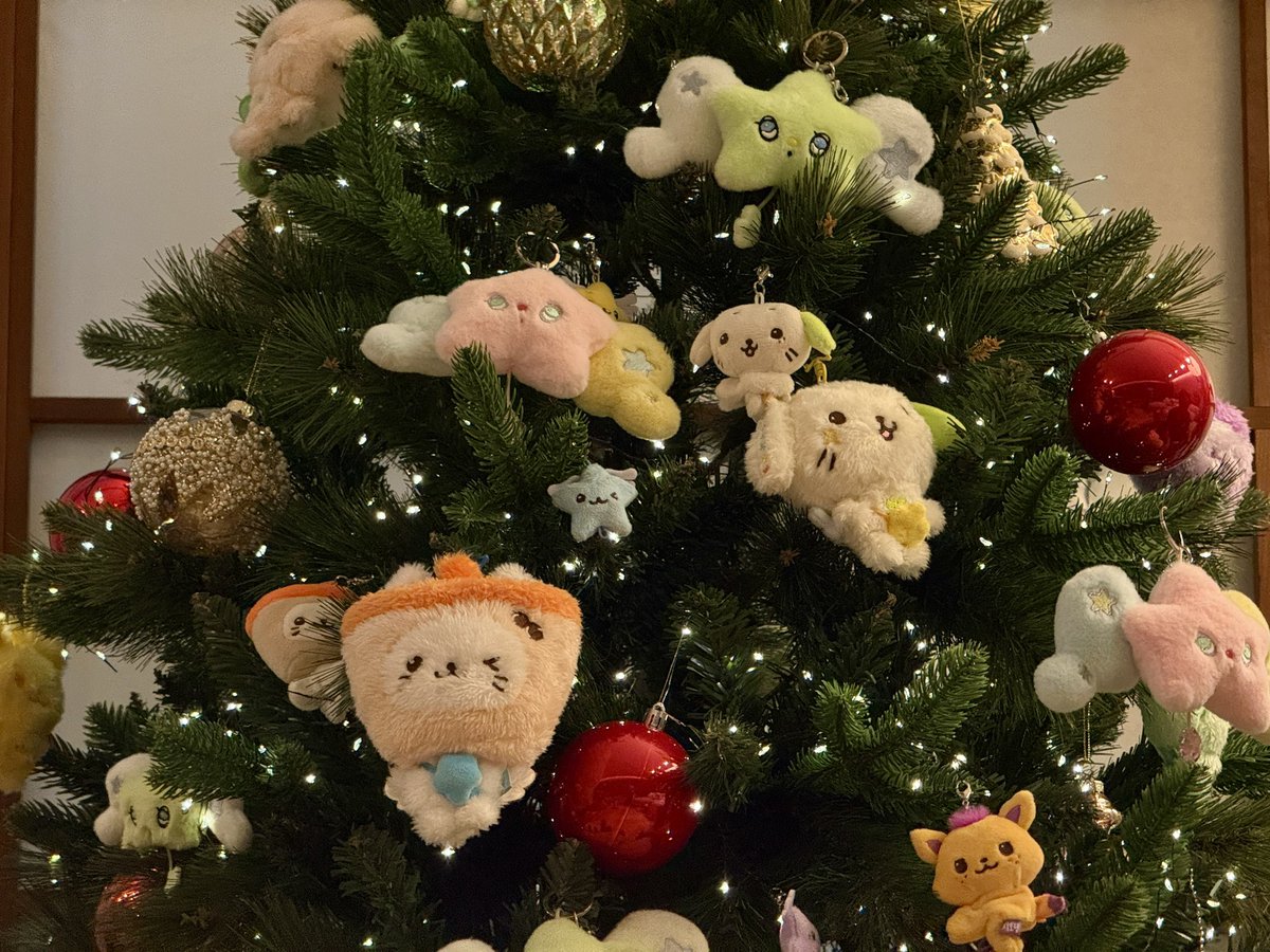 dancing_nek0's tweet image. 크리스마스가 얼마 안남았길래 트리 꺼내옴🎄
트리라고 쓰고 위시돌 거치대라고 읽기…