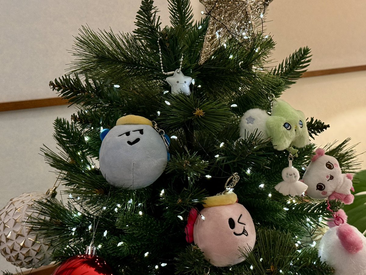 dancing_nek0's tweet image. 크리스마스가 얼마 안남았길래 트리 꺼내옴🎄
트리라고 쓰고 위시돌 거치대라고 읽기…