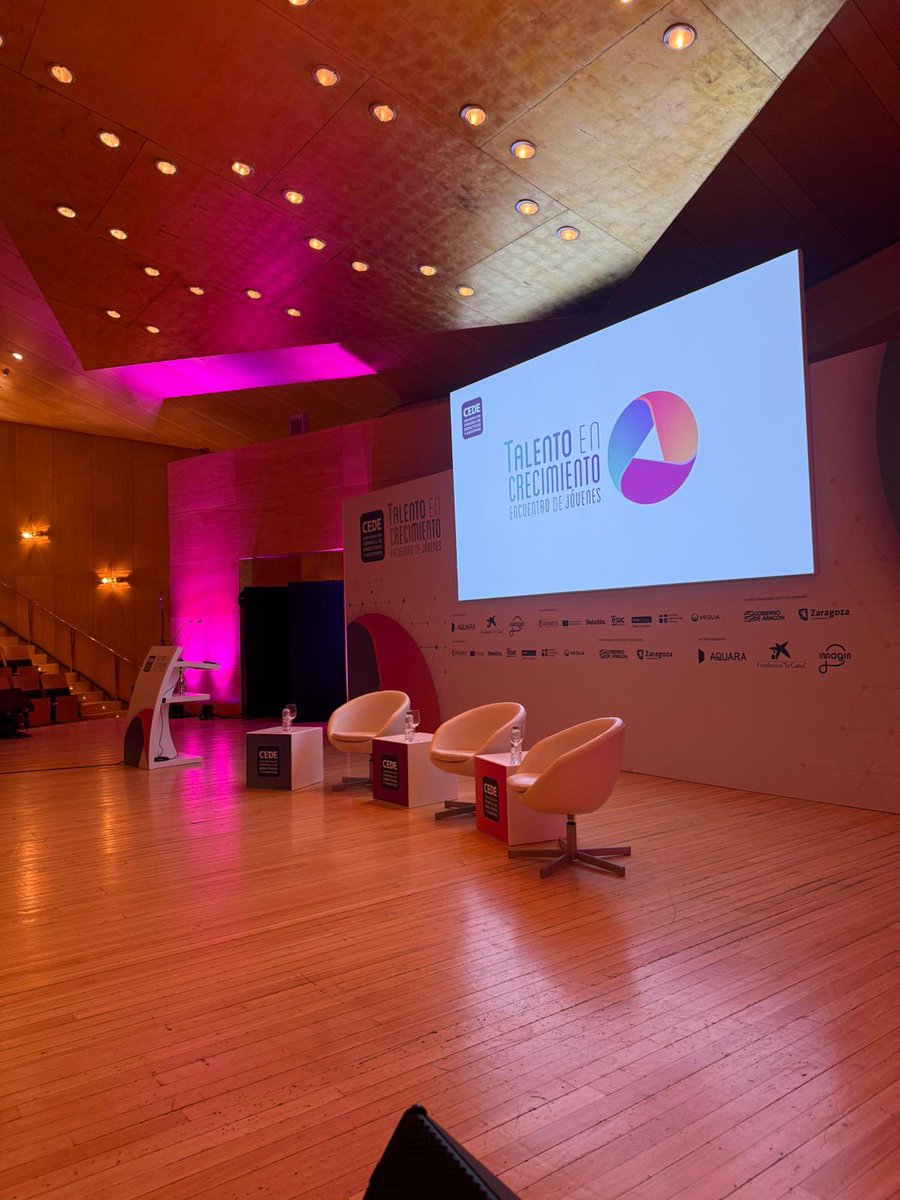 📍Hoy celebramos una nueva edición de #TalentoEnCrecimiento, en Zaragoza en el <a href="/AuditorioZGZ/">Auditorio de Zaragoza Princesa Leonor</a>.

Un encuentro dirigido a jóvenes que busca inspirar, conectar y darles herramientas reales para afrontar el mundo profesional con confianza y propósito. 🚀✨