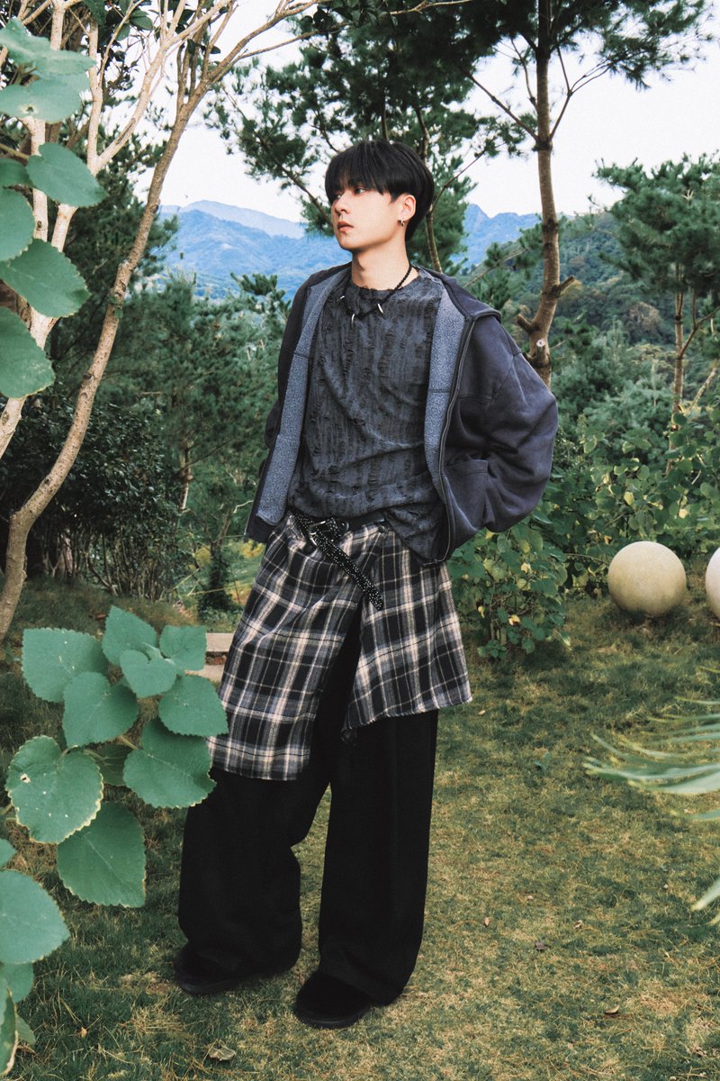Official_Ozone_'s tweet photo. 因為愛你的奇蹟
變成我的超能力🦸
Ozone - '浪漫主意' Official Music Video
Nov 28, 2025 8PM (GMT+8)
贊助廠商:Crocs
#周祖安
#Ozone
#浪漫主意
#WinterWonderzone
#OzoneWinterWonderzone https://t.co/JMhC0WGLHG