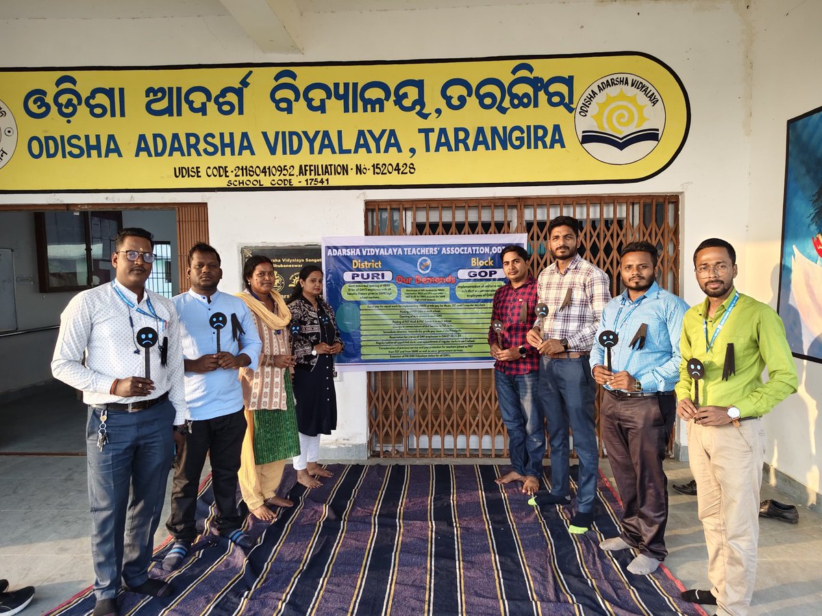 Satish26India's tweet photo. Protest for the Govt status to OAVS employees
#cadrerule #govtstatus #AVTA #OAVS #supportoav #teachersprotest #odisha education reform #justicefor teachers #valueforeducation @CMO Odisha @SMEodisha @nityanandaBJP @MohanModisha@IPR Odisha@oavsofficial https://t.co/nClXJZgmew