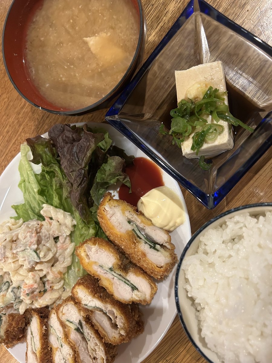 lilo_087's tweet photo. 風邪引いてるのに今週のご飯偉すぎ https://t.co/1Q0XNHCZWA