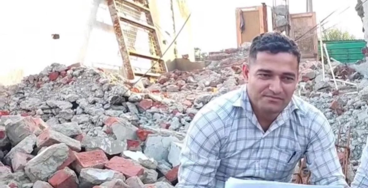 JKNewsUpdates_'s tweet photo. House of Jammu-Based Journalist Arfaz Daing Demolished by Jammu Development Authority.  #Flash https://t.co/OWIljfWJf2
