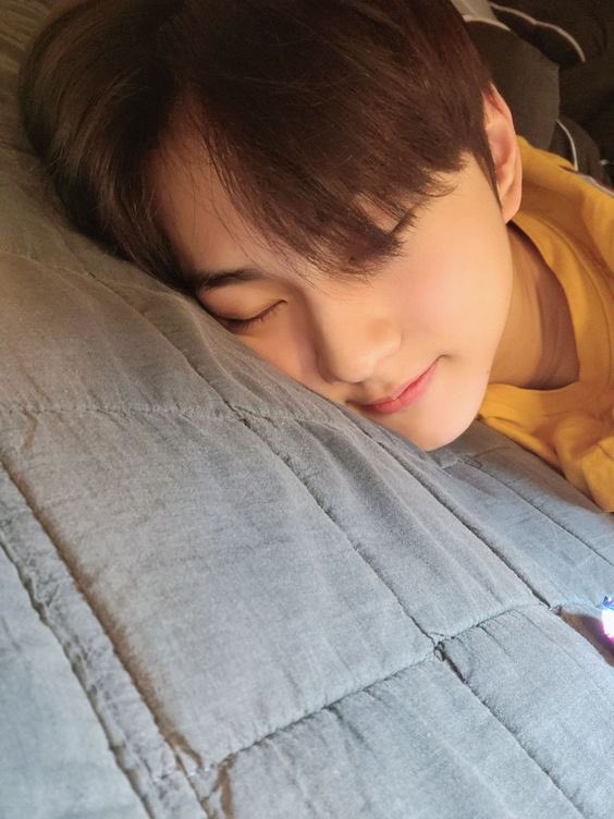 이 애기 누군데