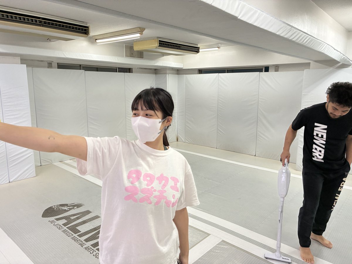 刺青を消しにいくんだと言う某女子選手。自分で考えて決めたそうです。
アートや信念の意味合がある刺青は肯定派だけど。この子の事初めてちょっとシブいやんと思いました。