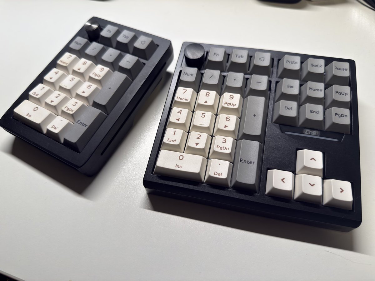 xio2ng's tweet photo. おっきくなっちゃった

#epomaker #TH33 #EK21 #テンキー #numpad https://t.co/5ooT65UhmM