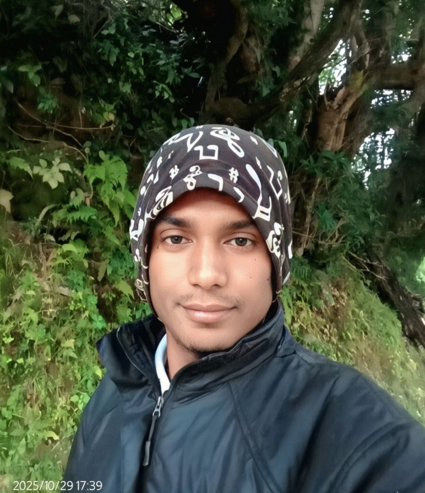 Bishwa75Mahesh's tweet image. &quot;जसरी यो विशाल रूख आफ्नो जरामा अडिग छ; त्यसरी नै मानिसले आफ्नो जीवनको सत्य आफैंभित्रको मौनतामा खोज्नुपर्छ। प्रकृतिको हरियालीले आँखालाई शीतलता दिन्छ, तर आत्माको वास्तविक ऊर्जा भित्री स्थिरता र शान्तिबाट मात्र प्राप्त हुन्छ।&quot; 🌳💫🌿🕊️🕊️
#naturelover #selfreflection #rooted