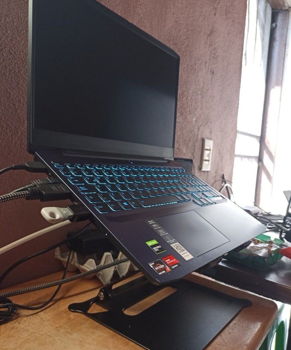 wilker_Ps's tweet photo. Imagine this on a mac https://t.co/93dlMD3JFH