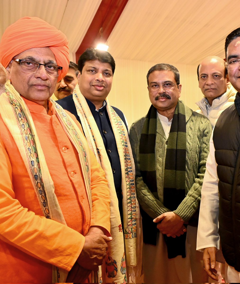 rohanrgupta's tweet photo. दिल्ली में माननीय राष्ट्रीय अध्यक्ष श्री जे. पी. नड्डा जी के निवास पर आयोजित ‘ अभिनंदन और आभार ‘ समारोह में शामिल होने का सौभाग्य प्राप्त हुआ ।

इस गरिमामय अवसर पर माननीय गृहमंत्री श्री अमित शाह जी, नड्डा जी तथा श्री बी. एल. संतोष जी ने संगठन के विविध आयामों पर चर्चा की और बिहार की जीत के लिए हर एक कार्यकर्ता और बिहार की जनता का आभार प्रगट किया ।

कार्यकर्ता और जनता के प्रति यही सोच भाजपा की सफलता का कारण है। 

बिहार विधानसभा चुनाव में तन-मन-धन से जुड़े सभी पदाधिकारियों और कार्यकर्ताओं के प्रति मैं हृदय से कृतज्ञ हूँ।सभी का लगन, अनुशासन और सामूहिक प्रयास ही संगठन की वास्तविक शक्ति हैं, जो हमें निरंतर नई ऊँचाइयों की ओर ले जा रही है।