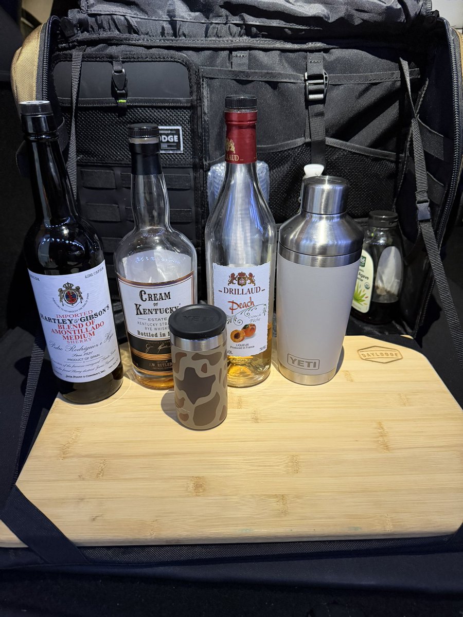 AmpdAdventures's tweet photo. As I work tomorrow we celebrated our Thanksgiving tonight. I was called upon to make drinks. Mobile bar in full effect. Love this thing! @DAYLODGEGEAR https://t.co/xmFJM753bs