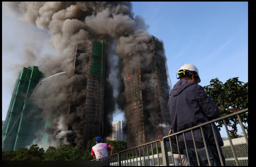 smartyrajesh513's tweet image. A massive fire ripped through multiple residential towers, killing 44 and leaving hundreds unaccounted for.
Families searching for loved ones. Firefighters risking everything.
💔 Sending strength to everyone affected.
#HongKong #PrayForHK
