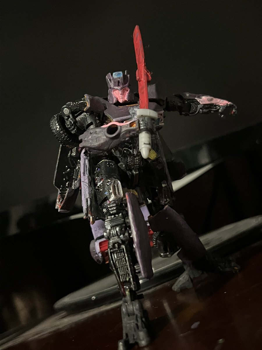 magnescustoms's tweet photo. @freshbisque  oc Heartbreaker is to break some hearts . It’s a gift for another of my favorite artist. I used legacy cheomia for the head and ss shatter for the car mode https://t.co/H9NaDjDBLb