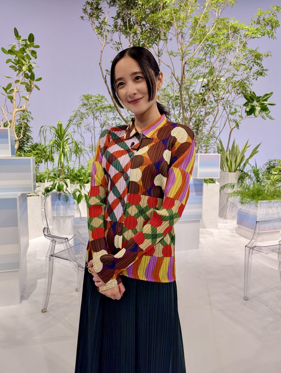 原菜乃華 さん回の #堀田真由 さんは、 総柄シャツが主役の目を奪う