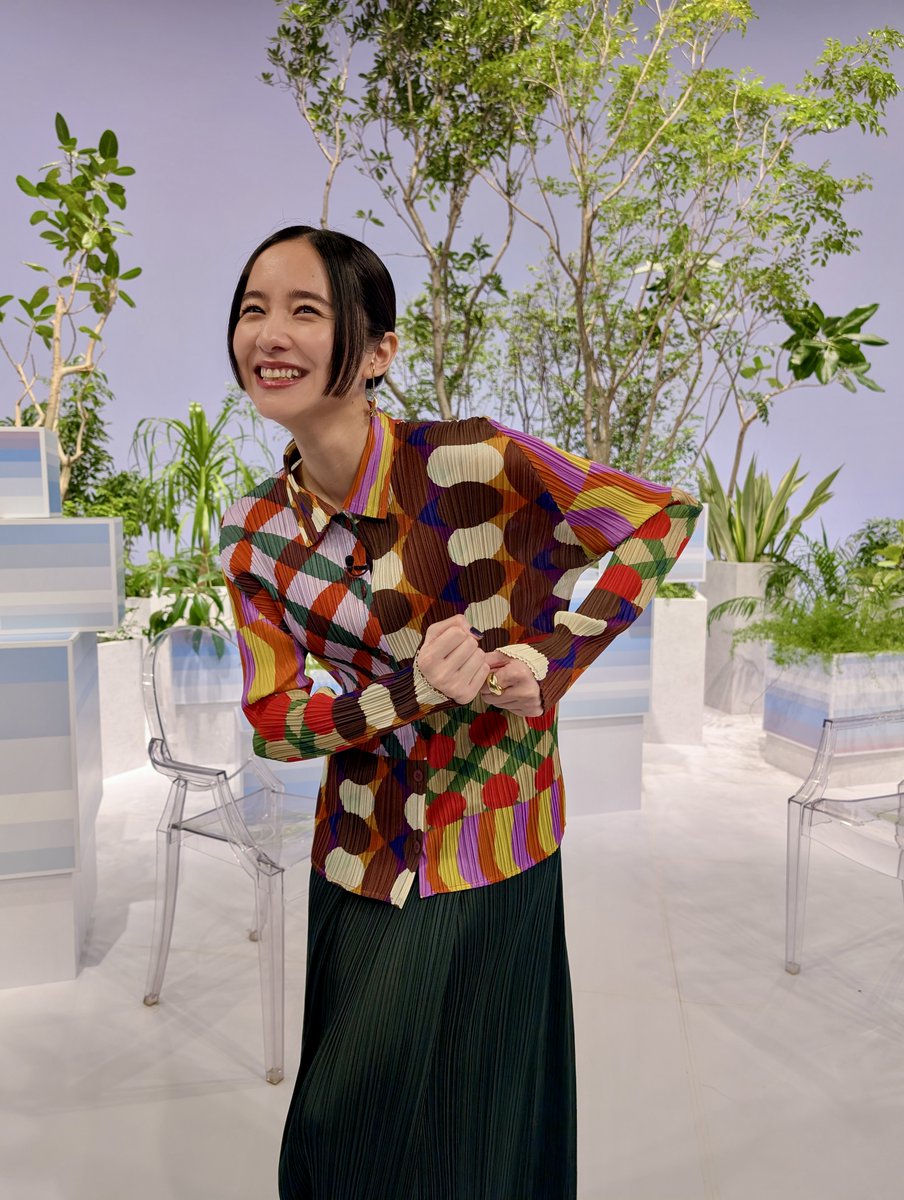 原菜乃華 さん回の #堀田真由 さんは、 総柄シャツが主役の目を奪う