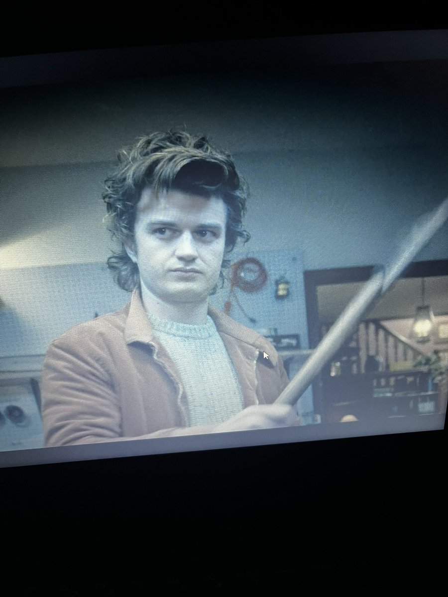 myystaop's tweet image. O steve harrington se sentiu meio mutilador noturno aguiar por meio milissegundo antes dele pegar a serra elétrica