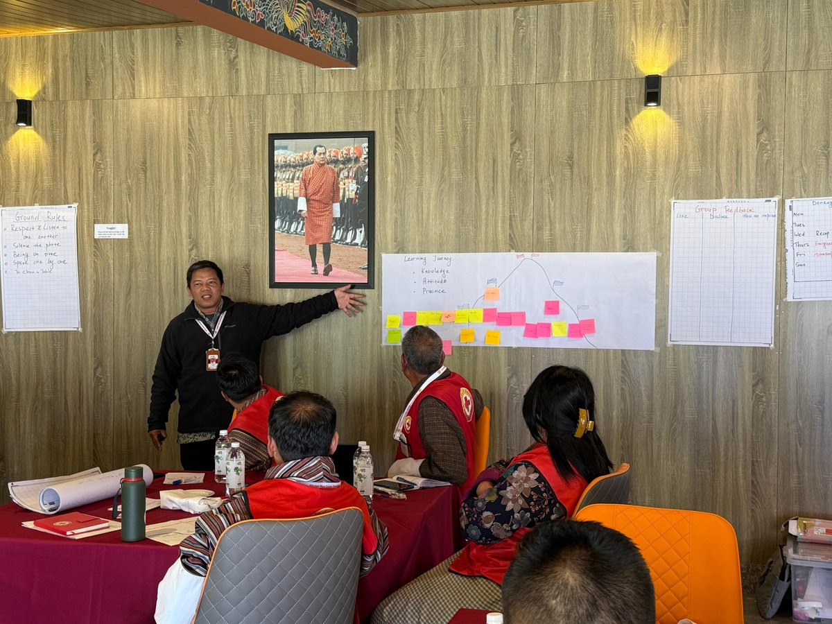RidwanCarman's tweet photo. Personil @palangmerah memfasilitasi &amp; berbagi pengalaman penanganan bencana pada pelatihan tim response nasional penanggulangan bencana palang merah #Bhutan yang berlangsung 24-28 Nov di River Valley Hotel, Paro, Bhutan. @RadioElshinta https://t.co/wf6C9QMiBN