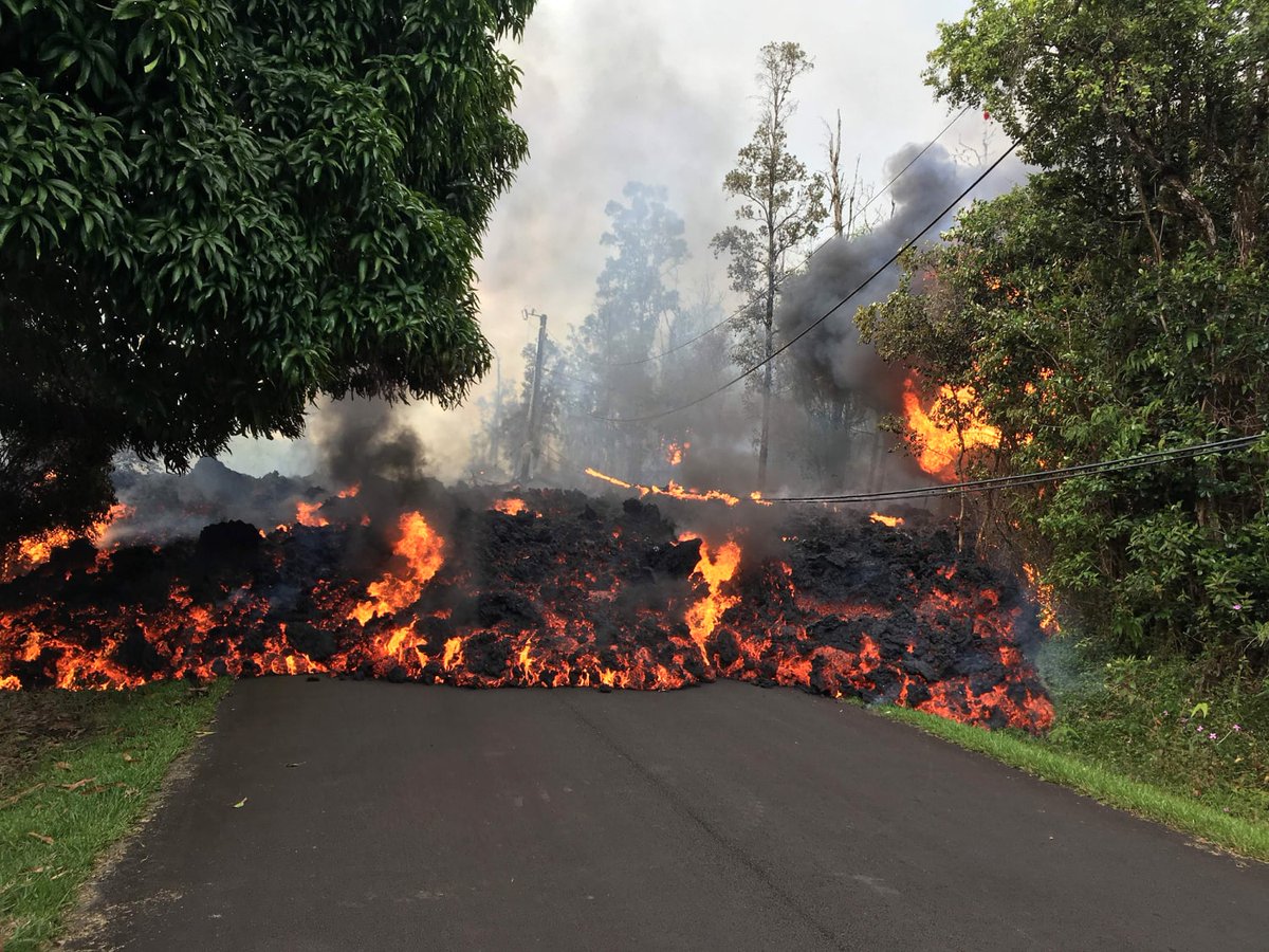 smartyrajesh513's tweet image. Hawaiʻi Hit by Strong Earthquake Followed by Volcanic Eruption
A powerful quake struck near the Kīlauea region, triggering fresh volcanic activity and lava outflows. Emergency teams are on alert across the Big Island.
#Hawaii #earthquake #eruption  #volcanoeruption #lava