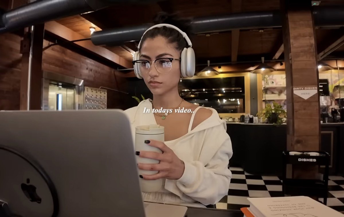 ShinokiDesign's tweet image. 不定期 勝手におすすめインフルエンサーを紹介する第三弾🫨

Melanie Patricia Cruzさん
メルという愛称で親しまれているラテン系アメリカ人の多分22歳？の女性。

ライフスタイル系のvloggerは沢山いるけど、彼女の場合格闘技をしているのがかっこいい。…