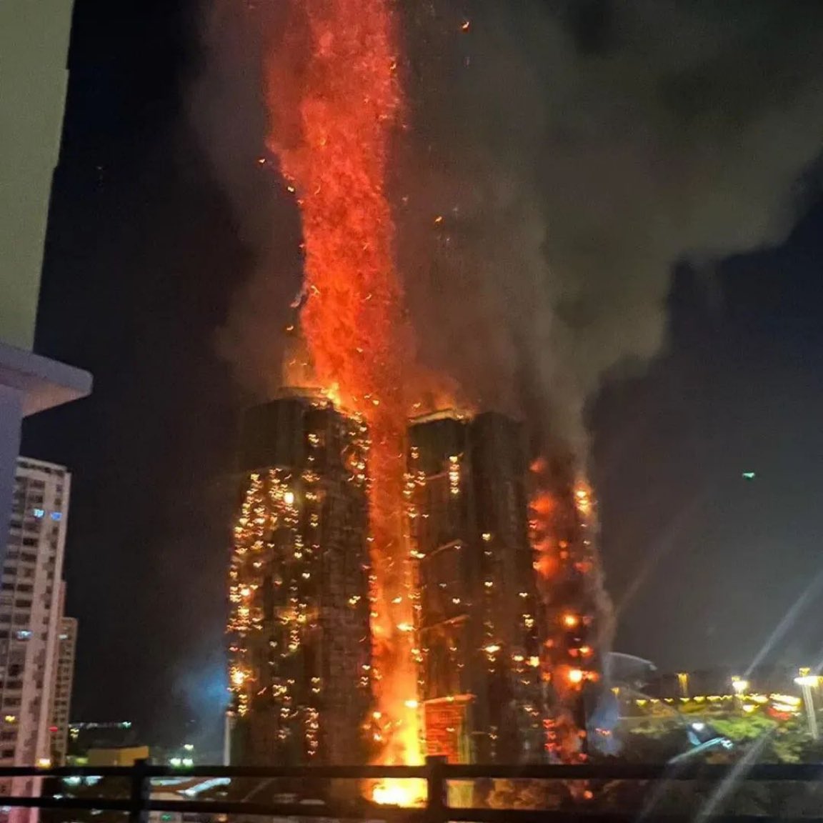 AdameMedia's tweet image. NEW: 🇭🇰 Seven tall buildings burned in Hong Kong today. 

Its suspected fire-retardant used for  maintenance scaffolding had no fire-retardant function at all.

My prayers to all affected 🙏