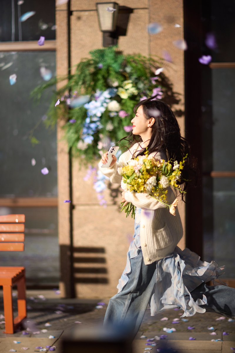 yabhishekhd's tweet image. Here is your first look at the Vivo S50 Pro Mini, which is expected to launch globally and in India as the Vivo X300 FE.

It features a 6.31&quot; 1.5K OLED display with a 120Hz refresh rate, Qualcomm’s Snapdragon 8 Gen 5 chipset (which is on par with the flagship Snapdragon 8 Elite…