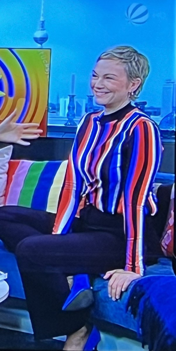 Wie findet ihr eigentlich Karen Heinrichs als geile Milf?
#milf 
#karenheinrichs 
#televisionladies 
#frühstücksfernsehn