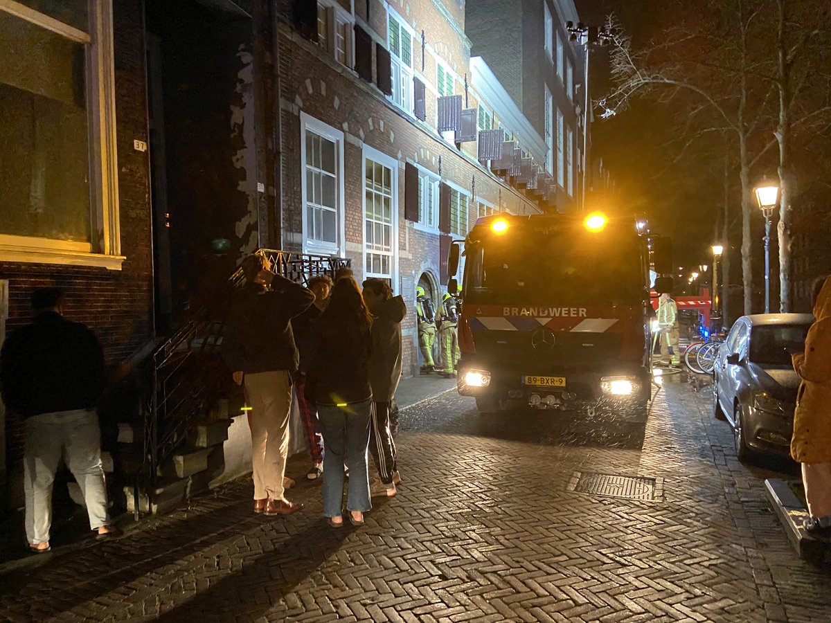 Zeer grote brand op Oost Indieplaats in Delft