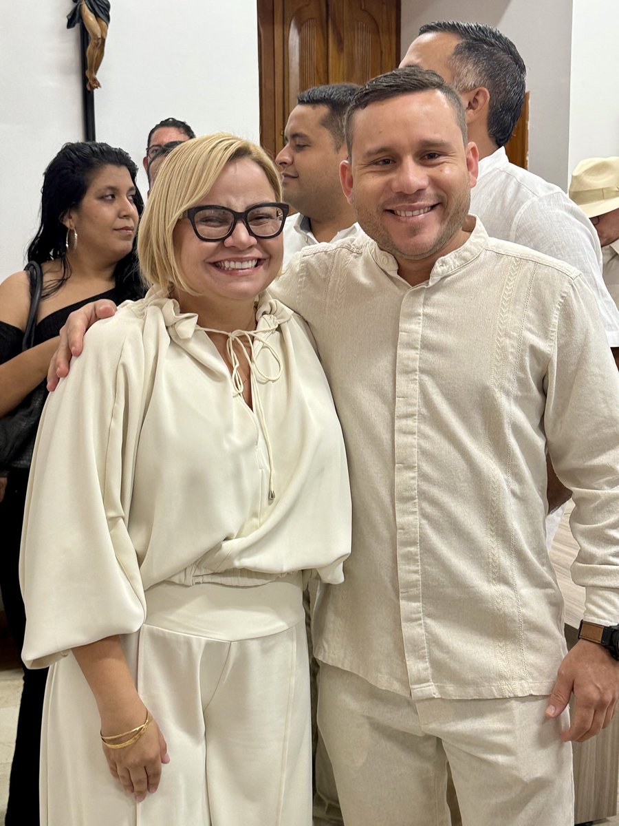 danilobeltranp's tweet photo. Hoy acompañé a mi amiga Margarita Guerra en su posesión como gobernadora del Magdalena. Su disciplina y amor por esta tierra nos llenan de orgullo y esperanza. Que esta nueva etapa traiga bendiciones y un futuro mejor para nuestro departamento. ¡Felicidades, amiga! https://t.co/8iB3waB7ON