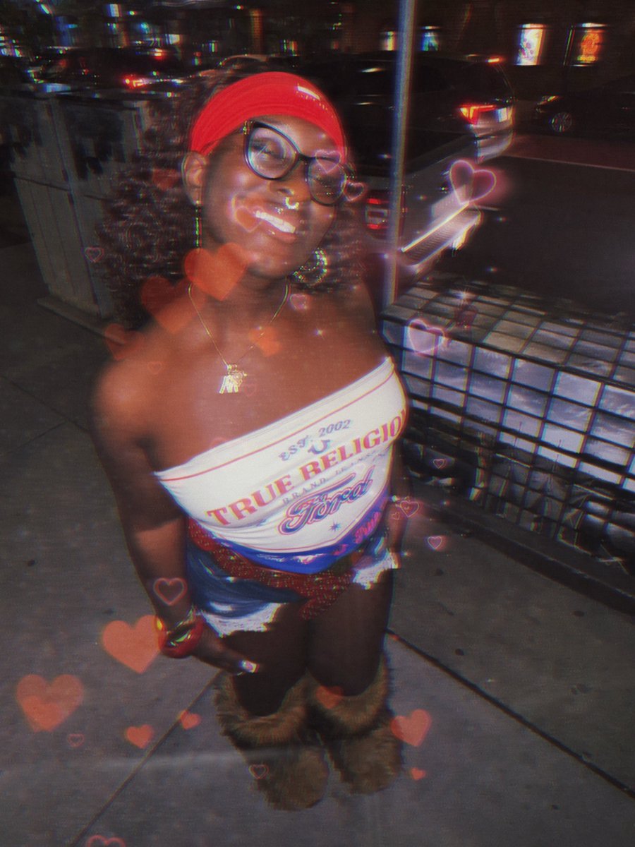 theteaisthiccc's tweet image. Some of my happiest moments this year 🤭💋